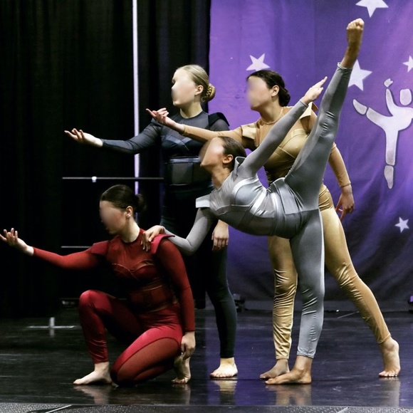 Kellé Silver Dance Costume - Large Child - Picture 1 of 6
